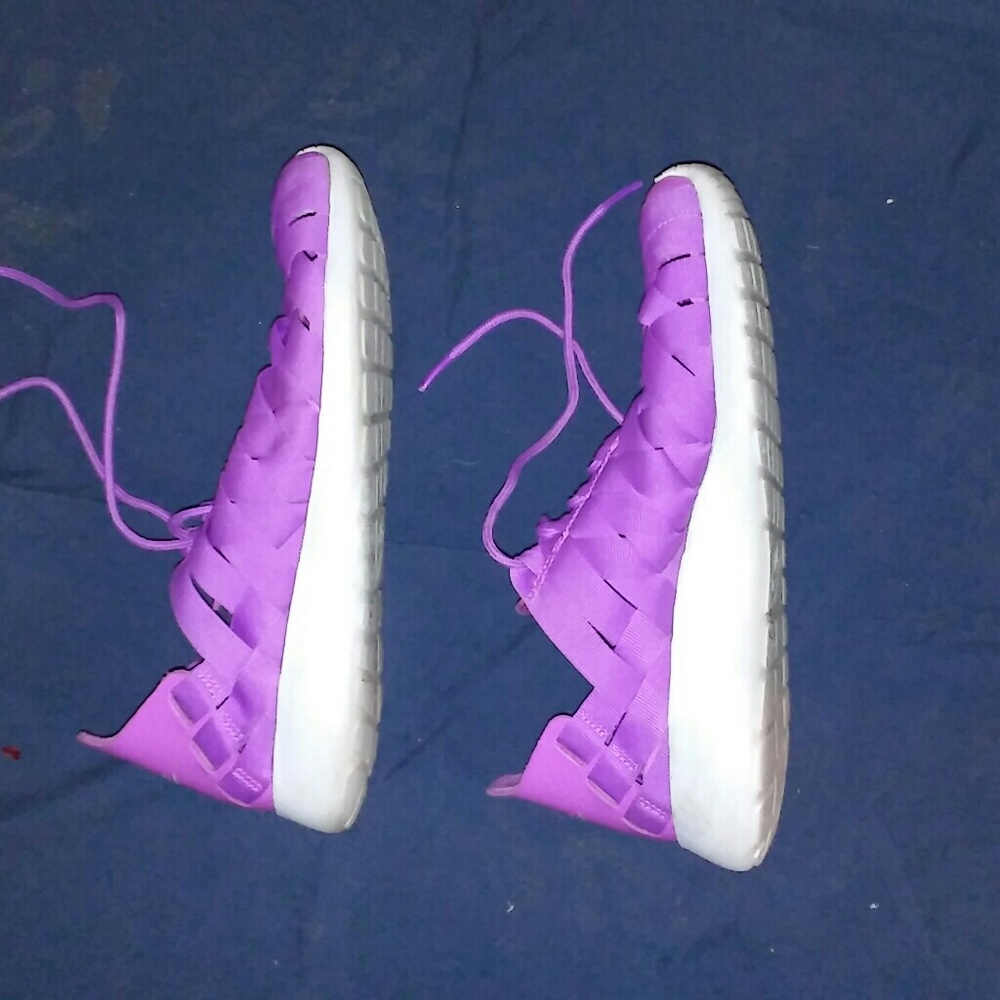 Nike - Picture 2 of 5